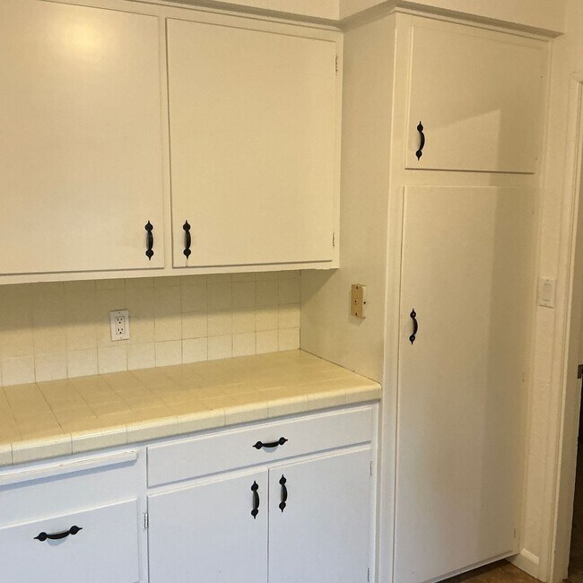 Building Photo - Washington (1004-1008)