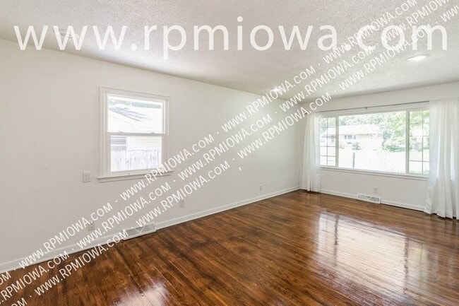 Building Photo - 1806 Larnard Dr