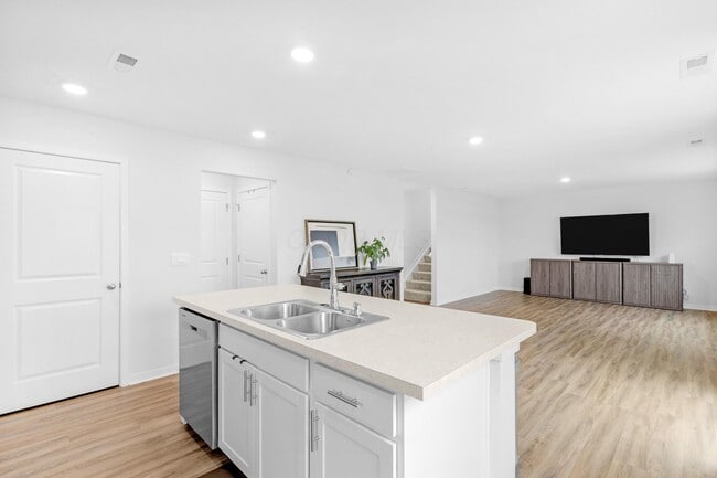 Building Photo - 4949 Sanford Grv Pl