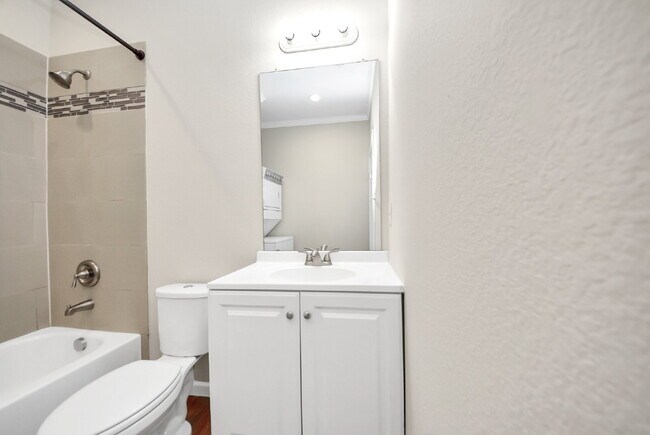 Building Photo - Renovated Houston Gem Near Downtown & the Medical Center