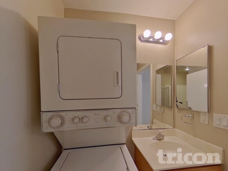 Building Photo - 16015 N 30th St