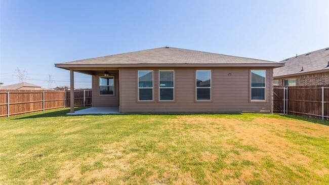 Building Photo - 1000 Meadow Scape Dr