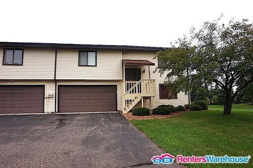 Primary Photo - Available 12/1 - wonderful 2 bed, 2 bath t...