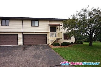 Building Photo - Available 12/1 - wonderful 2 bed, 2 bath t...