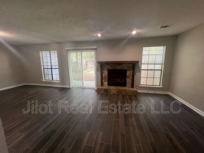 Building Photo - 803 Heritage Oaks Dr