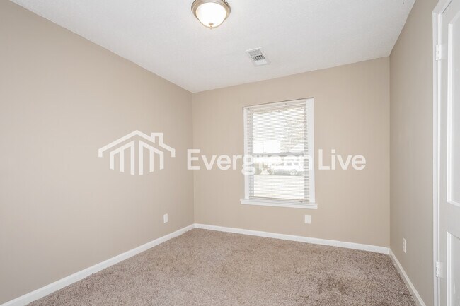 Building Photo - 1597 Michael St