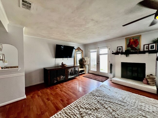 Building Photo - Come see this gorgeous townhouse in the desirable Ocean Lakes community!