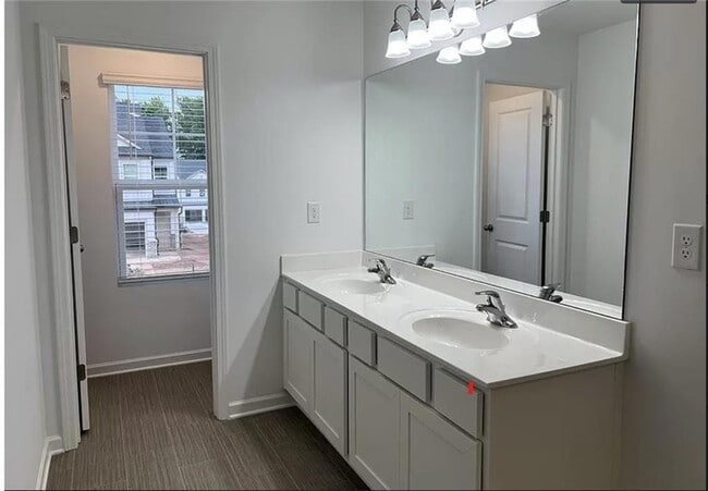 Building Photo - 6050 Sanford Pl