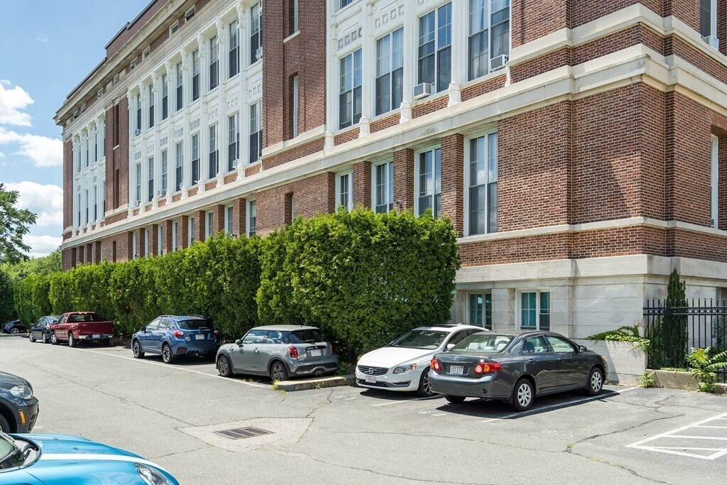 Building Photo - 240 Heath St