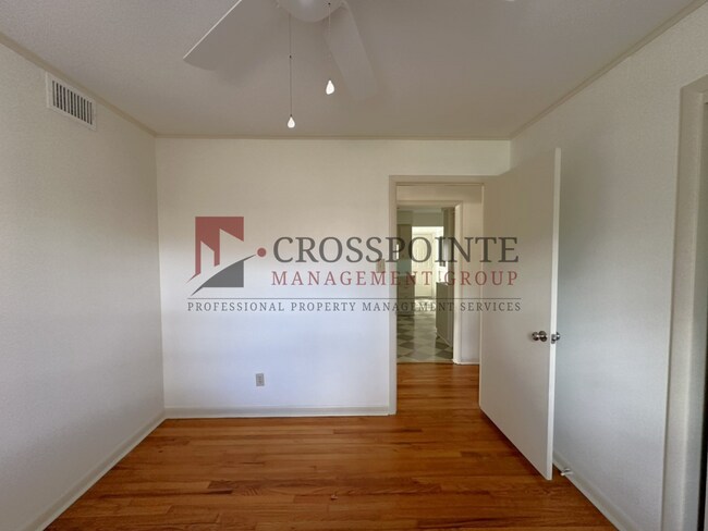 Building Photo - 3 Bedroom 1.5 Bath with Office Space!