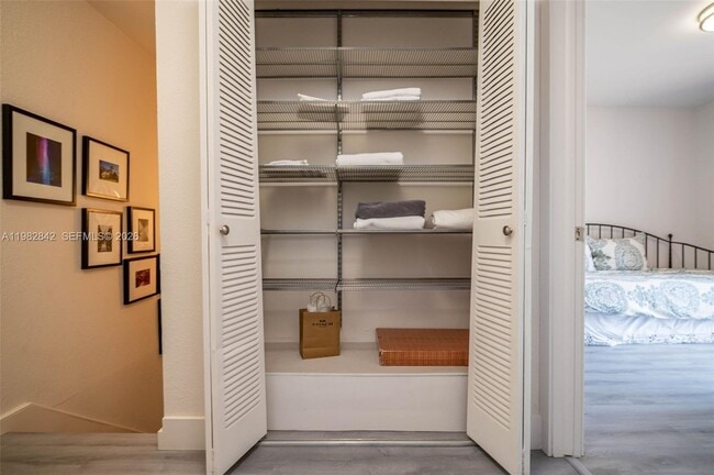 Building Photo - 4702 SW 67th Ave