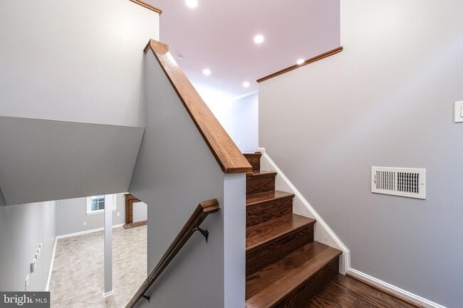 Building Photo - 3818 Vermont Ct