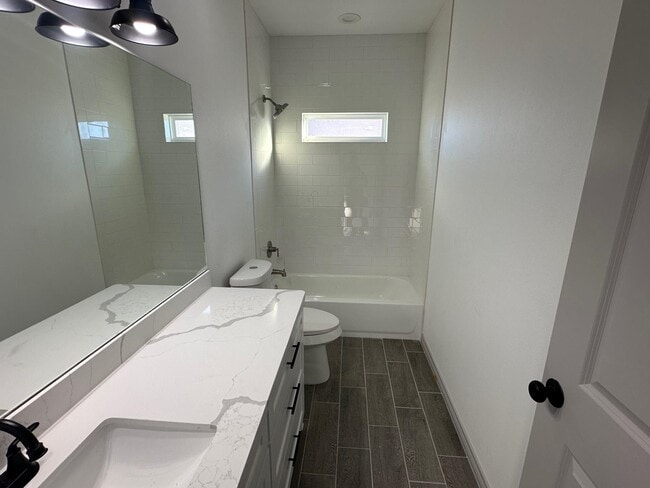 Building Photo - 609 Enchanted Way