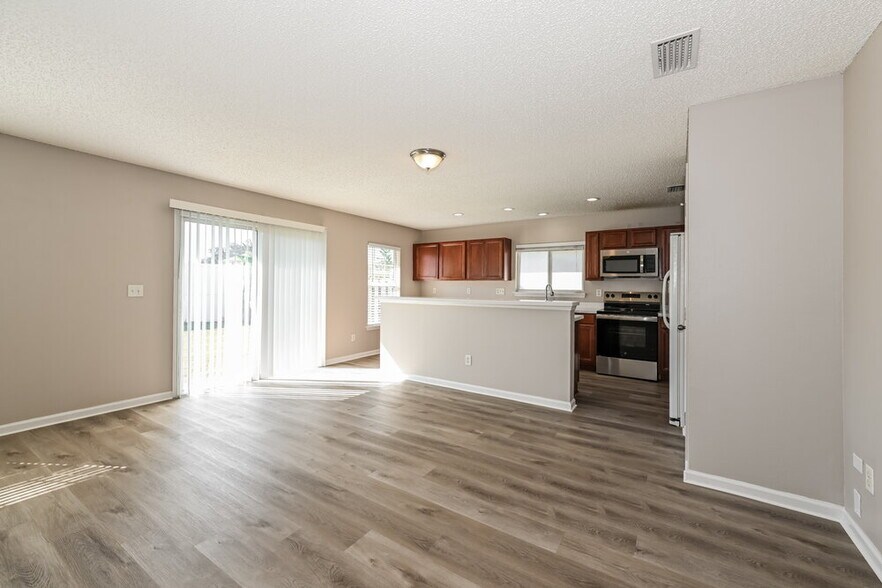 Building Photo - 9016 Redtail Dr