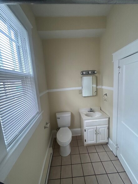 Building Photo - 405 W Pine St