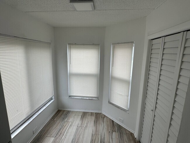 Building Photo - 6505 Dumont Ave