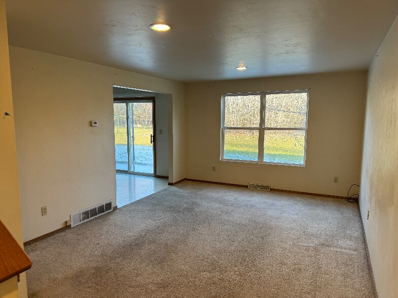 Building Photo - 706 Parkview Rd