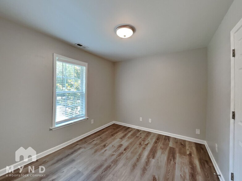Building Photo - 4717 Sinclair Dr