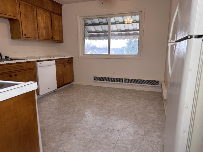 Building Photo - 33 Grandview Dr