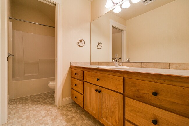 Building Photo - Beautiful 4-Bedroom, 3-Bath Home With Central Heat & A/C!