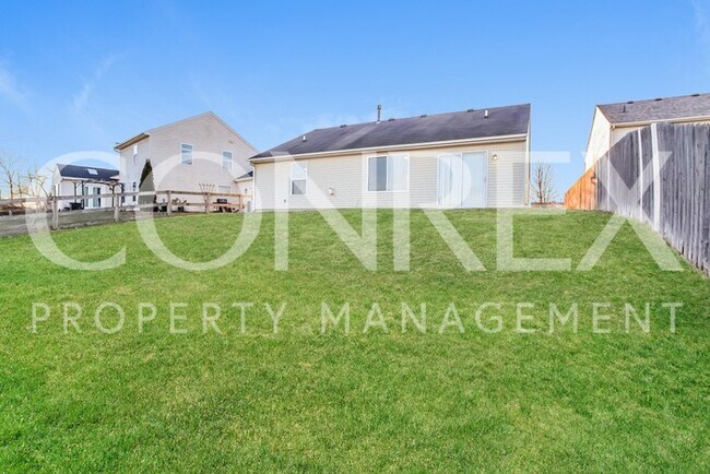 Building Photo - Stunning 3 Bedroom with Cathedral Ceilings!