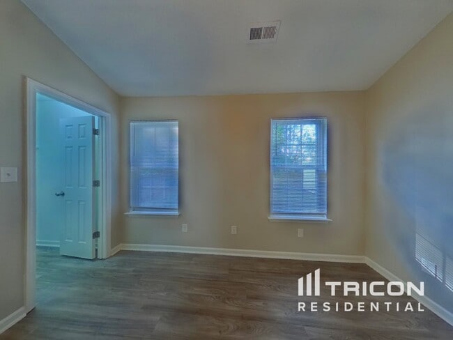 Building Photo - 1134 Summit Hills Dr