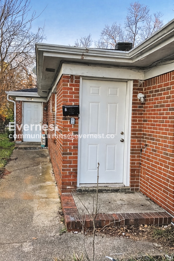 Building Photo - 1024 4th Ave W