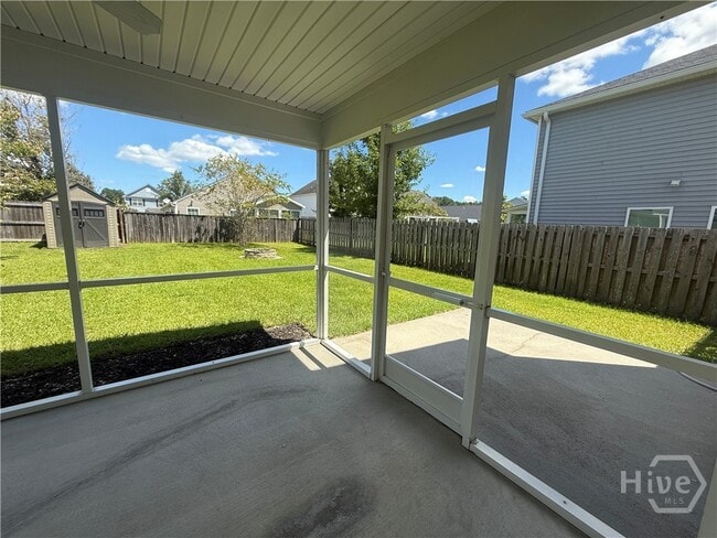 Building Photo - 426 Lions Den Dr