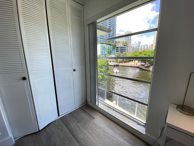 Building Photo - 601 N Rio Vista Blvd