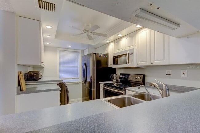 Building Photo - 90 S Highland Ave