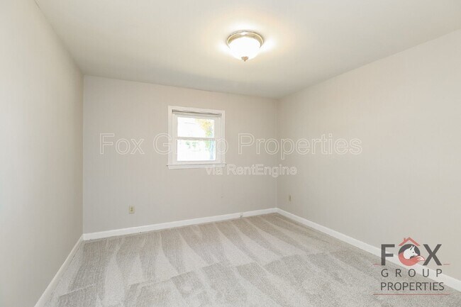 Building Photo - 2049 Charlotte Hwy