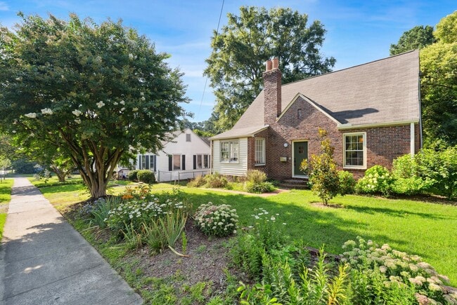 Building Photo - 3bd/2ba Two-Story Home in Durham Only 1 Mile from Downtown!