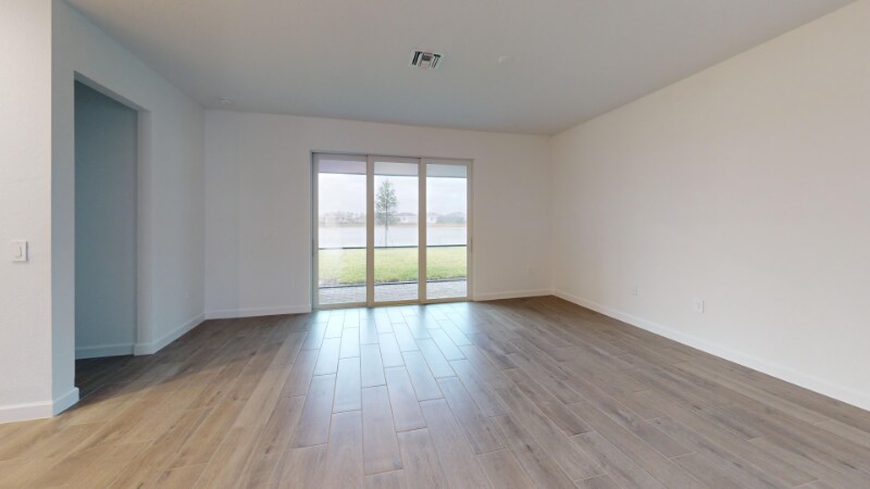 Building Photo - 7913 Lakes Edge Ln