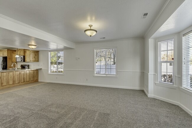 Building Photo - 816 N 175 E