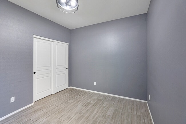 Building Photo - 14903 W Georgia Dr