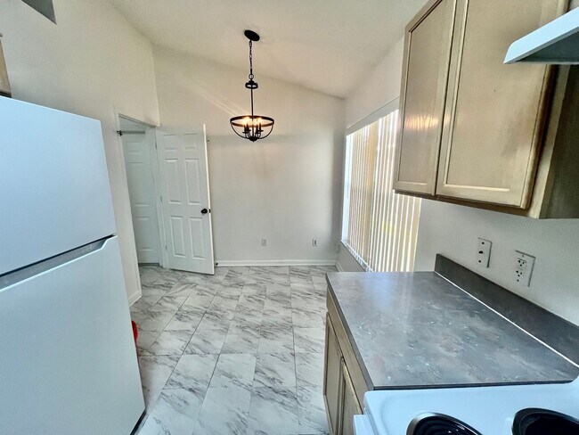 Building Photo - 1709 Pine Bay Dr