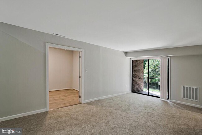 Building Photo - 15 Silverwood Cir