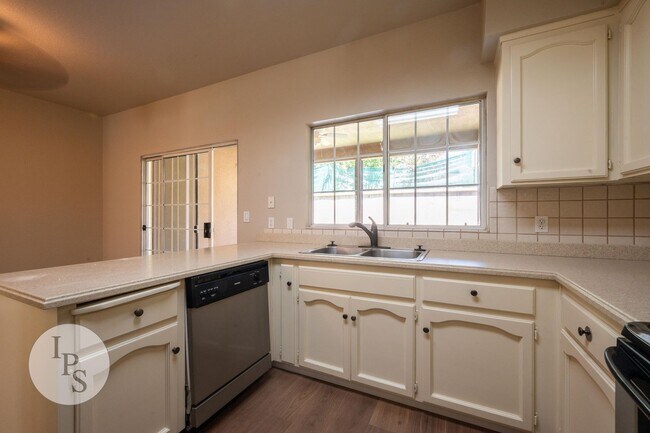 Building Photo - Move in by September 1st and get the rest of August FREE! North Fresno Villa San Marcos Apt, 2BR/...