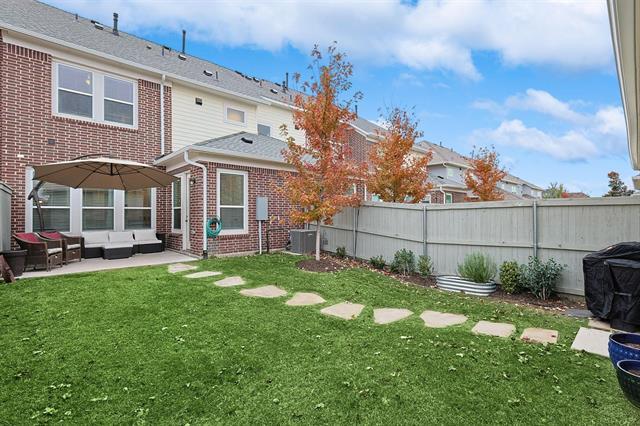 Building Photo - 1008 Redbrick Ln