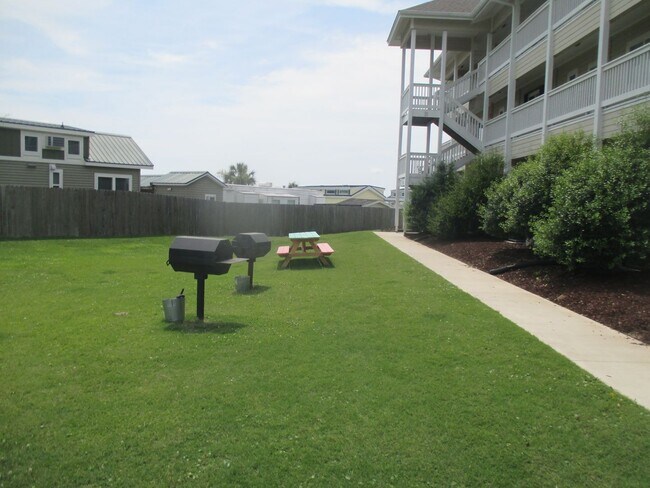Building Photo - Cedar Point Villas, B32 Swansboro NC