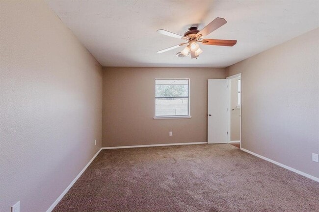 Building Photo - Cute, Clean Brick Home