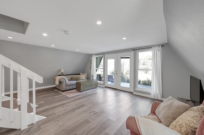 Building Photo - 1500 W Pine Lake Cir