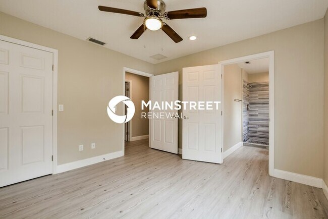 Building Photo - 4 Bedroom Pet-Friendly Home in Mount Dora, FL with Main Street Renewal