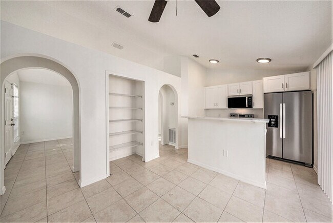 Building Photo - 1020 Brenton Leaf Dr