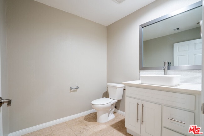 Building Photo - 350 S Norton Ave