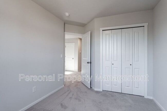 Building Photo - 242 N Layla Pl