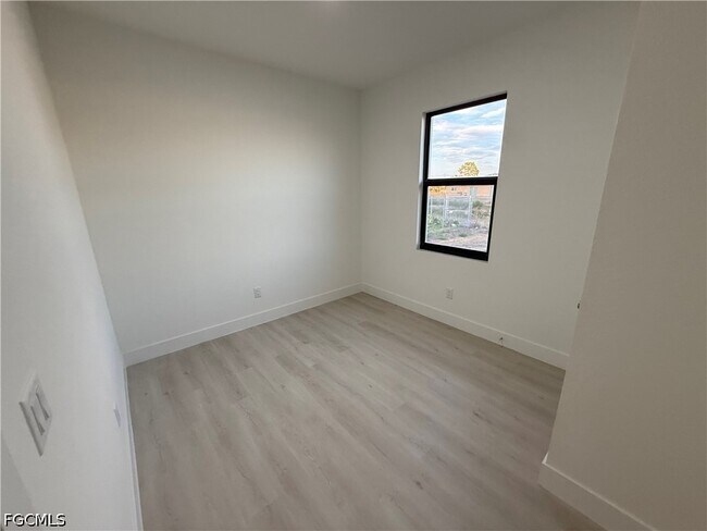 Building Photo - 227 Hightower Ave S