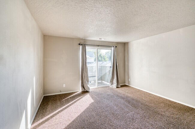 Building Photo - 1438 N Bluff Pl