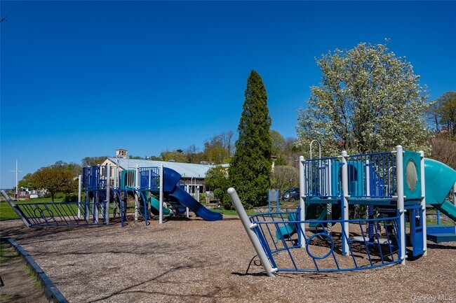 Building Photo - 548 Warburton Ave