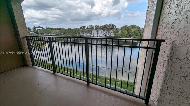 Building Photo - 151 SW 117th Ave